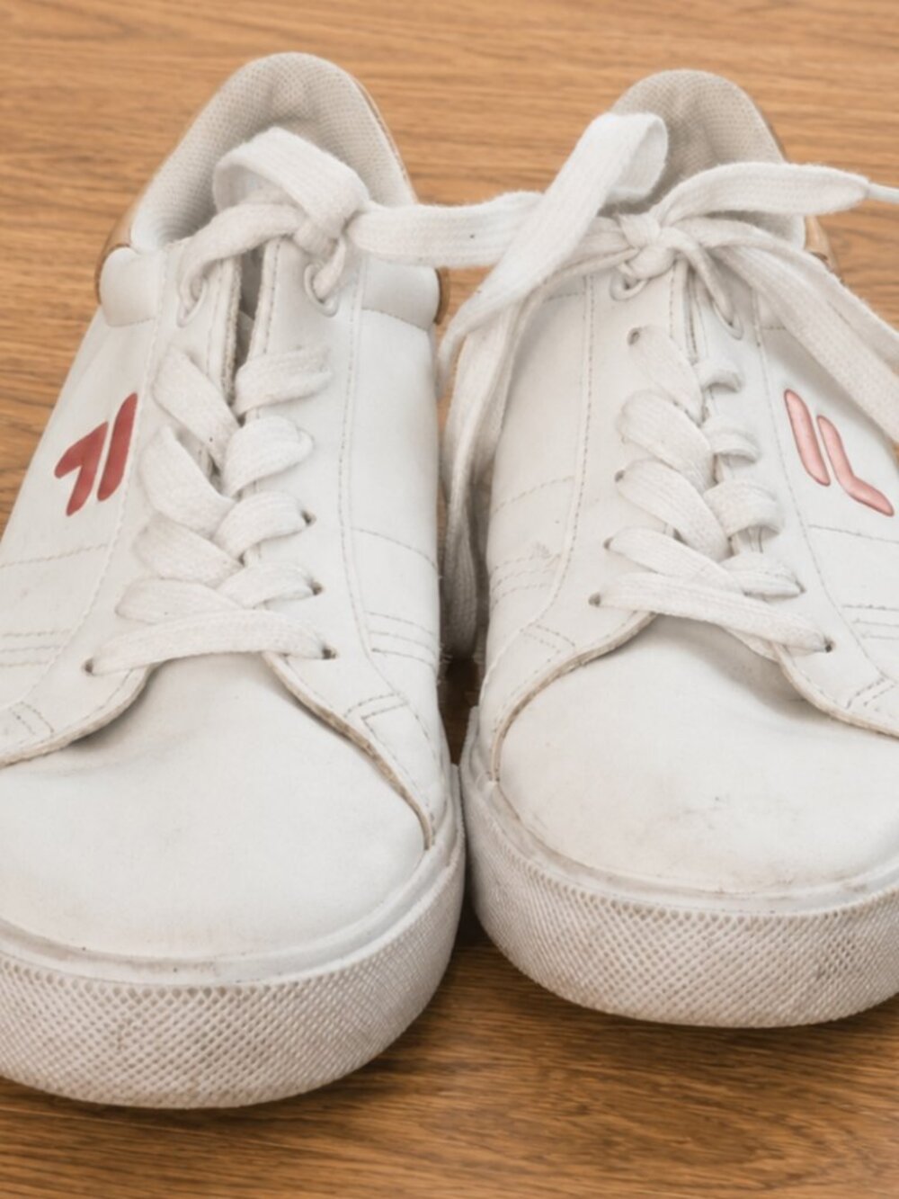 Fila Sneakers Women's Size 6.5 White Rose Gold Accents Low Top - Picture 3 of 10